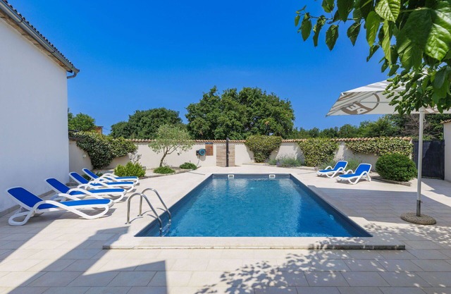 Wonderful villa for 8 people with WIFI, A/C, private pool, TV and terrace