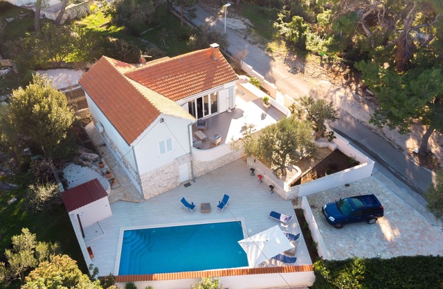 Wonderful villa W big pool & sunny terrace near the sea