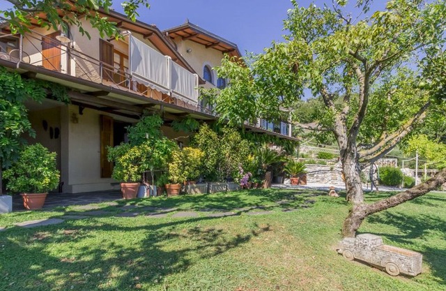 Wonderful villa with pool, WIFI, A/C, TV, patio, panoramic view, parking, close to Forte Dei Marmi