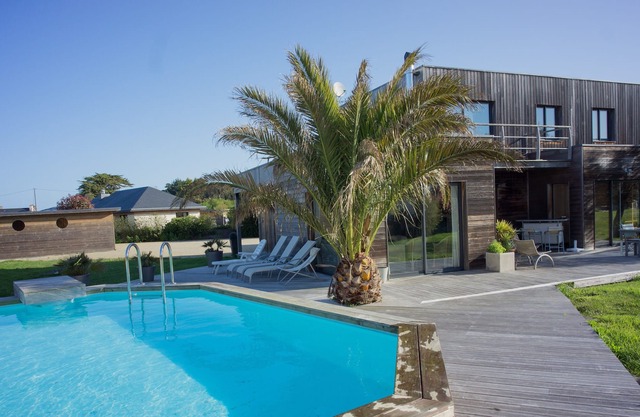 Wooden villa with private pool by the sea near Perros Guirec