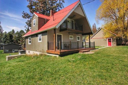 Woods Bay Chalet