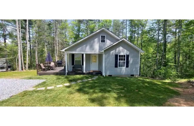Woodsy cottage next to Lake James