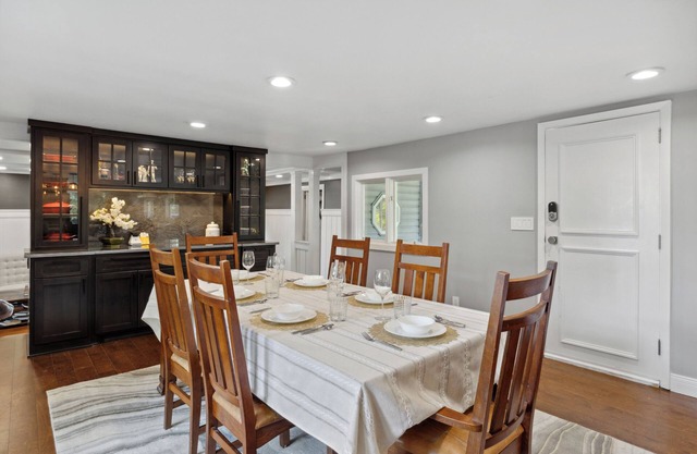 Woodsy Retreat: Chef's Kitchen, Dance Room & Gym