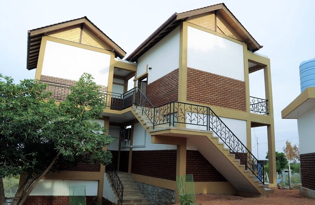 Woody crest - ROOM 01 - Dulux-Breezy l hill, just 500m from the beautiful beach.