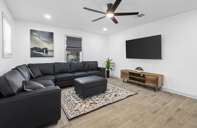 Work Hard, Rest Easy Oasis! 3BR, Central Air, Pet Friendly, Easy Commute