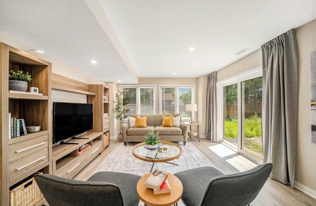 Work & Relax | Fast WiFi | 1BR+Office | Private Fenced Yard | 30+ Nights