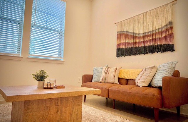 Worker Friendly 1bedroon in an A+ location in Sherman with gym,washer/dryer,pool