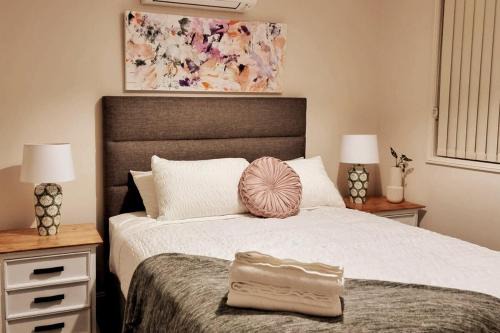 Worrigee House 3 mins walk to shops with Free Parking, Wi-Fi, AC