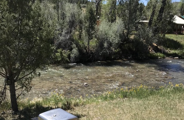 WOW! LUXURY RIVERFRONT HOME PET FRIENDLY BRYCE/ZION,RAFTING,FISHING,HIKING