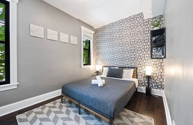Wrigleyville Suites Room 3