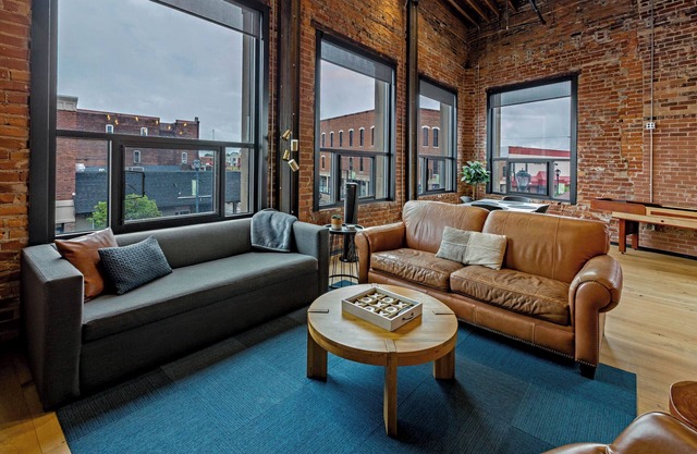 XCHNG Unit B. 3 Bedroom Luxury Loft., XCHNG. Modern Loft in the heart of Effingham.