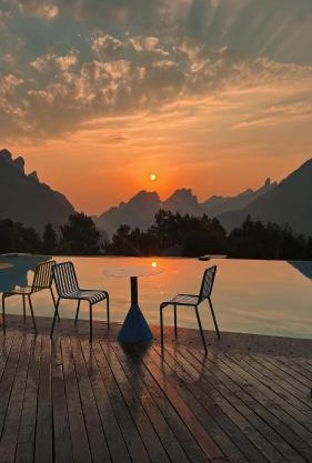 XMAN Sunrise Peaks Resort-Free Pick-up