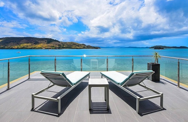 Yacht Club Villa 