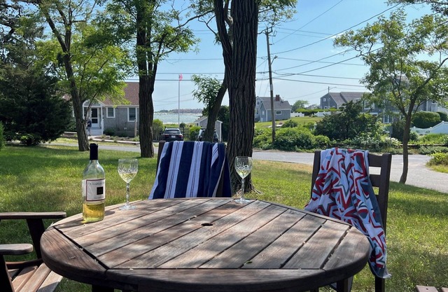 Yarmouth Cottage by the Bay