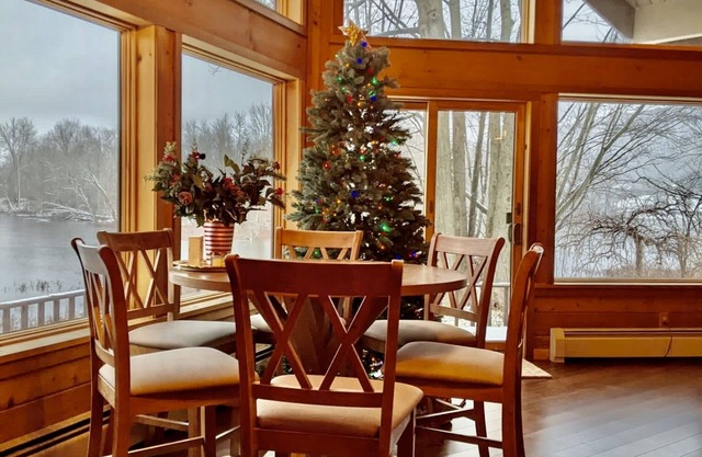 Year Round Lake/Ski Home on Crooked Lake