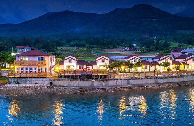 Yeosu Dangdangi Dog Family Pension Gold