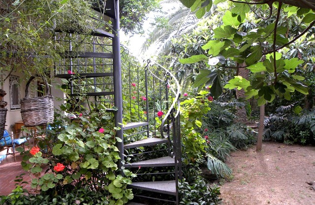 Your Fantastic Holiday in a Quaint Village Near the Beach with Mountain View