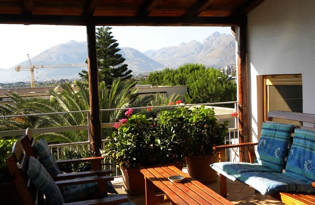 Your Fantastic Holiday in a Quaint Village Near the Beach with Mountain View