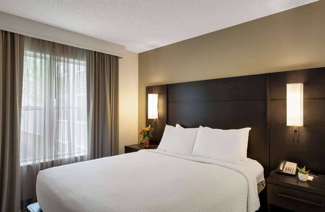 Your Home Away From Home! Fully-equipped Kitchen, Free Breakfast, Pets Allowed!