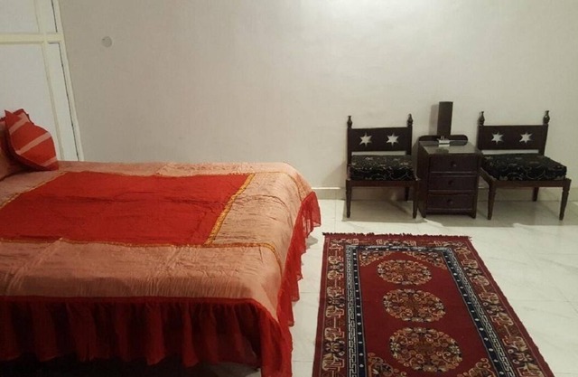 Yuvi Homz - Posh South Delhi. 2mins Metro Station