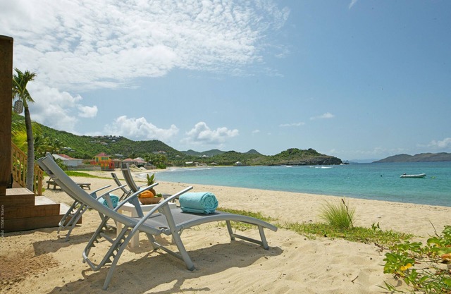 YVANTINO (6 BEDROOMS) BEACHFRONT & OCEAN