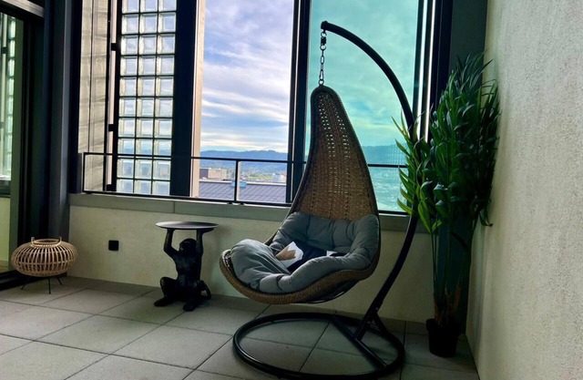 Zürich Penthouse Paradise: Stunning City Views!