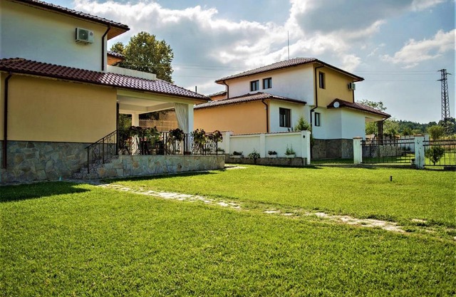 Zaara Village