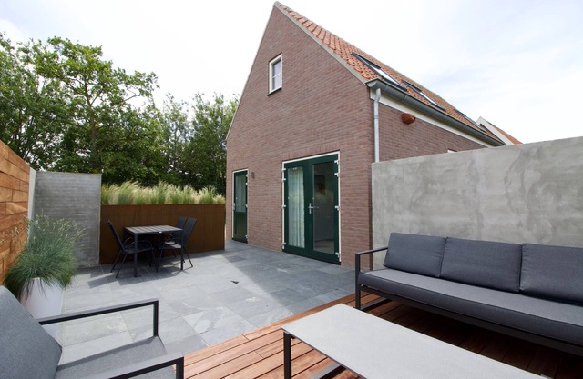 Zeeuws Huisje is centrally located within cycling distance of the beach