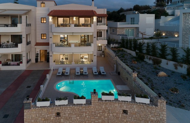Zen luxury home,pool,Near beach & amenities