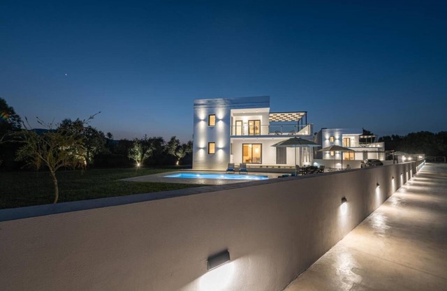 Zenith White Elegant Villas 2: Space and Luxury for Your Vacation