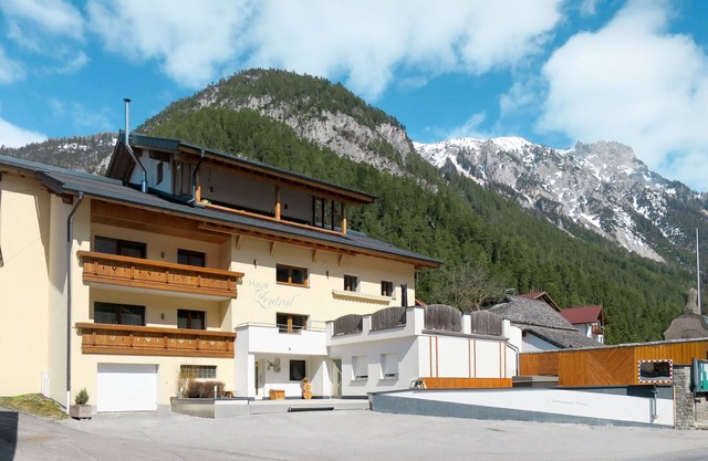 Zentral by Interhome