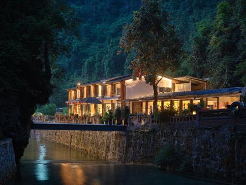 Zhangjiajie Zen Resort-Free Shuttle Service to East Gate of forest park,Secret Hiking Route, River Tracing,Mini Forest Park,Toursim Service& Affordable Luxury