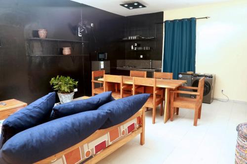 La Somone Apartment | à 80 metres de la plage appartement avec entrée indépendante de 1 salon 1 chambre 2 salles de bain