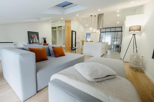 Lugo Apartment | Ático Isabel, diseño y calidez junto a la Muralla Romana