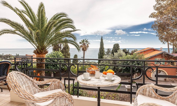 Menton Apartment | Élégant Appartement Avec vue sur mer