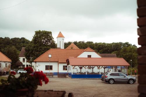 Louka House | Čechův dvůr