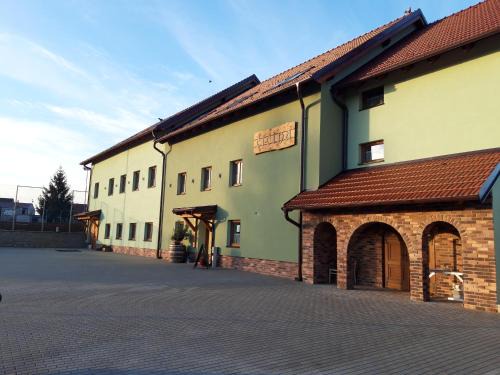 Tvrdonice House | Čičina Tvrdonice penzion, restaurace, vinný sklep
