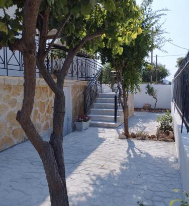 Salamis House | παραδοσιακό και ήρεμο καταλυμα