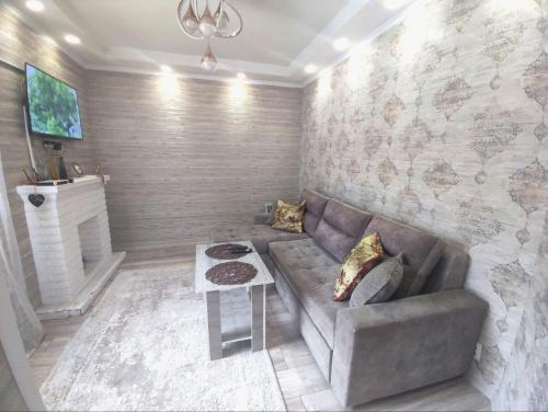 Bishkek Apartment | Комфортный дом до 4х человек. Есть парковка на 2 машины, Wi-Fi, TV.