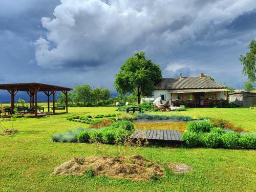 Chernihivs'ka oblast House | Садиба на березі річки Снов