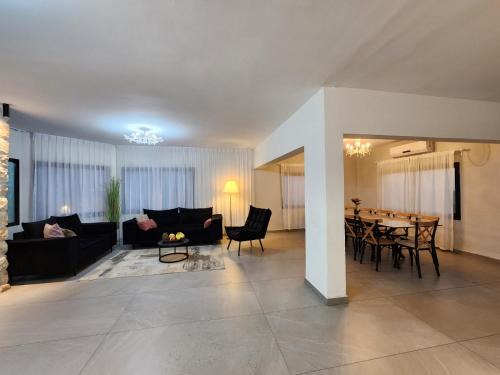 Nof Kinneret Bed & Breakfast | אחוזת הכתר בנוף כנרת