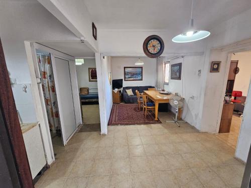 Qiryat Shemona House | בית קרקע לנופש עם חצר גדולה במרכז קרית שמונה