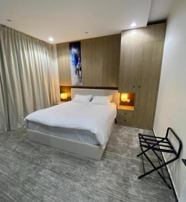 Al Kura Apartment | غرفة وصالة فندقية