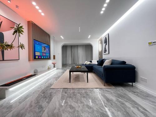 Jing'an Apartment | 上海静安寺南京西路奢华一房