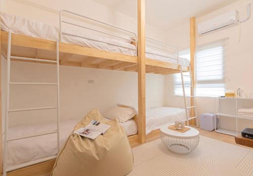 Toucheng House | 宇宙日光小公寓 Universe And Sunlight Apartment