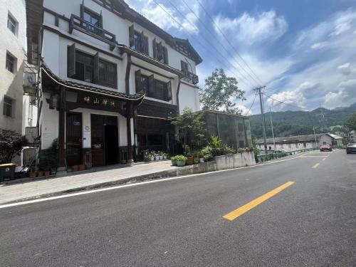 Wulingyuan House | 张家界畔山驿栈