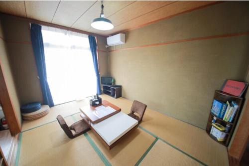 Furusato Cho Apartment | 桜島の廃校を使った和室ゲストハウスulalaふるさと