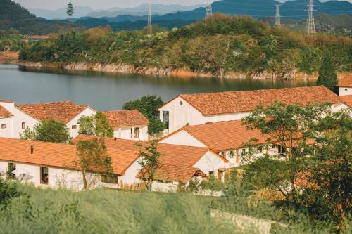 Chun'an Hotel | 西坡千岛湖民宿
