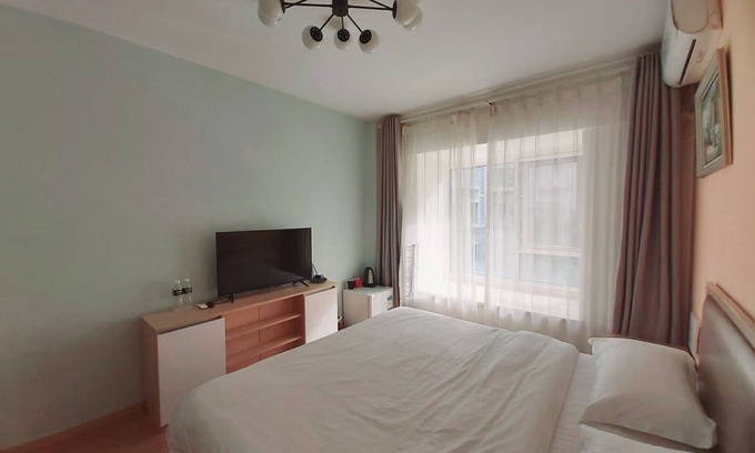 Chengyang Apartment | 青春球场，世纪公园，青岛国家广告产业园丰富美食