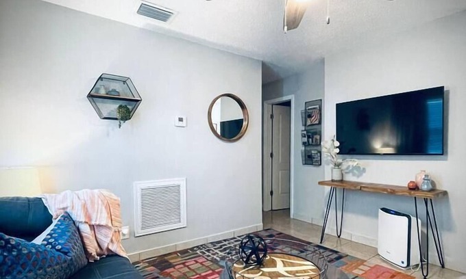 Harbordale Apartment | 01 Best of FLL - Cozy 2 Bdrm Apt